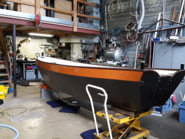 Bijna klaart voor transsport, nog een keer antifouling aan de onderkant.