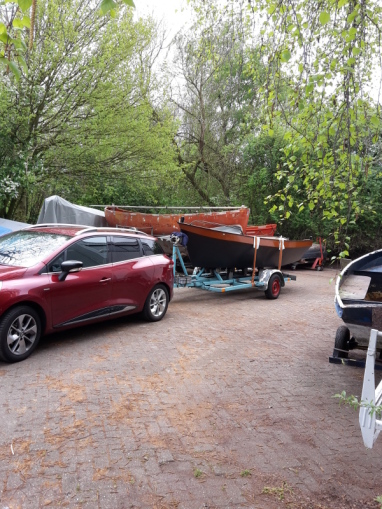 Klaar voor transsport, sjorbanden vast en richting A2.