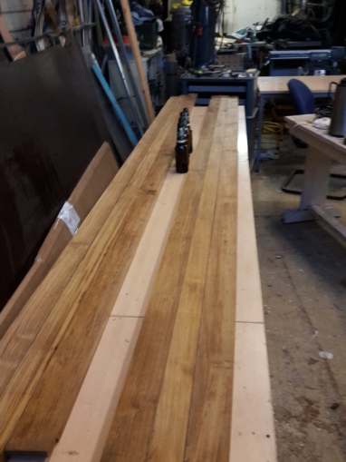 model van de teakhouten biertafel 3meter lang