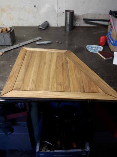 achterluik klaar nu nog schuren en inkitten.