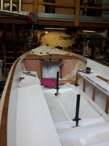 Het dicht maken van het vooronder.