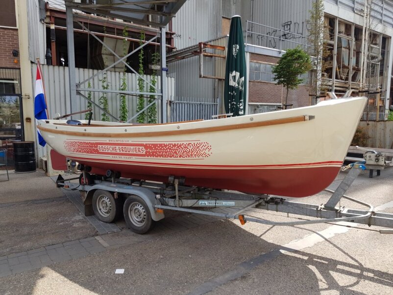 Te huur met schipper.